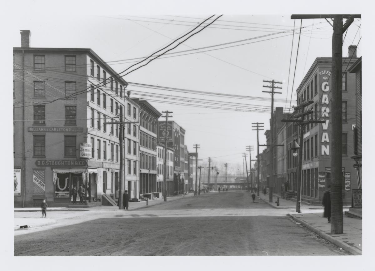 State St. east of Front in 1903