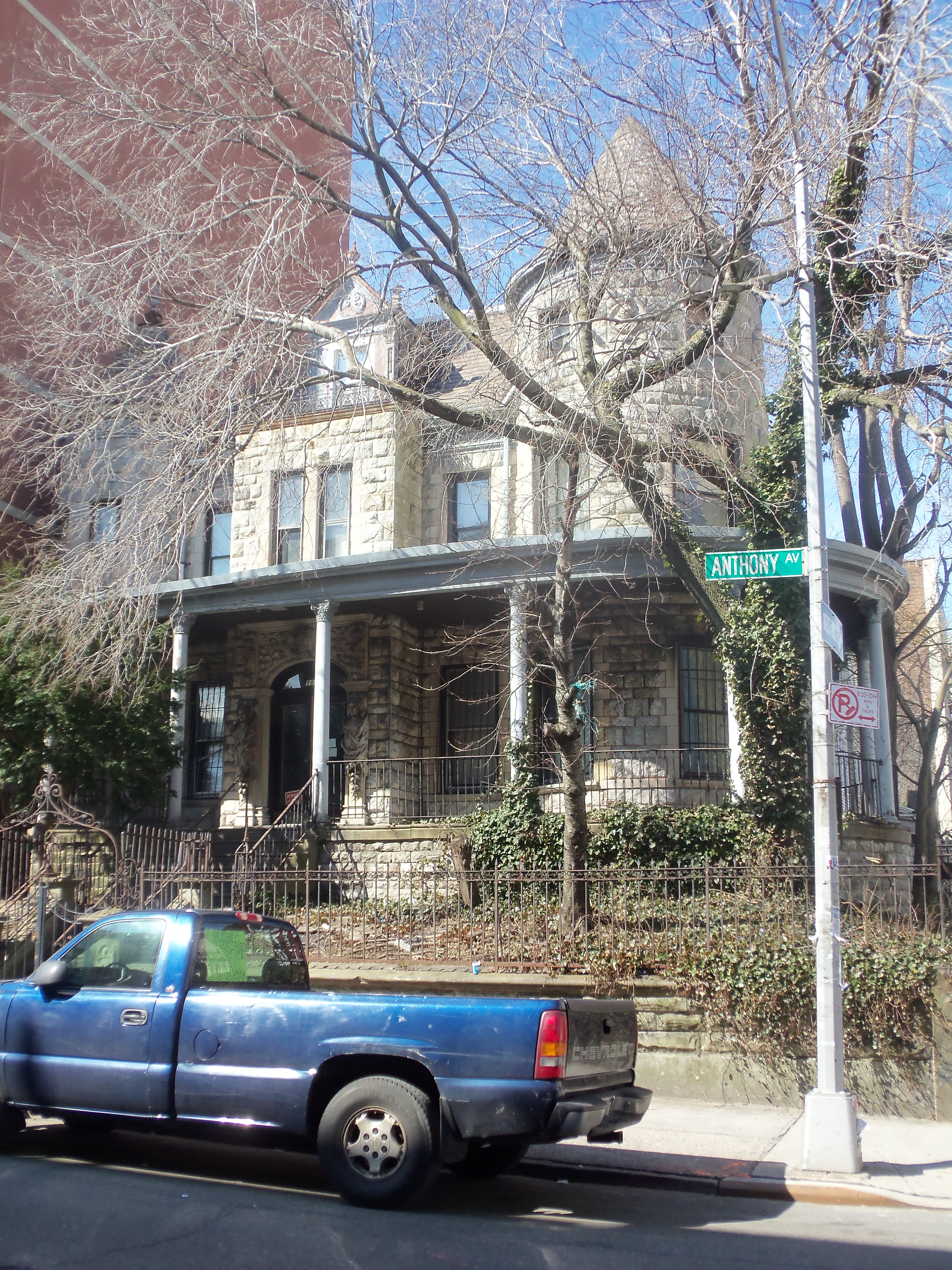 old mansion on East 176th Street and Anthony Avenue