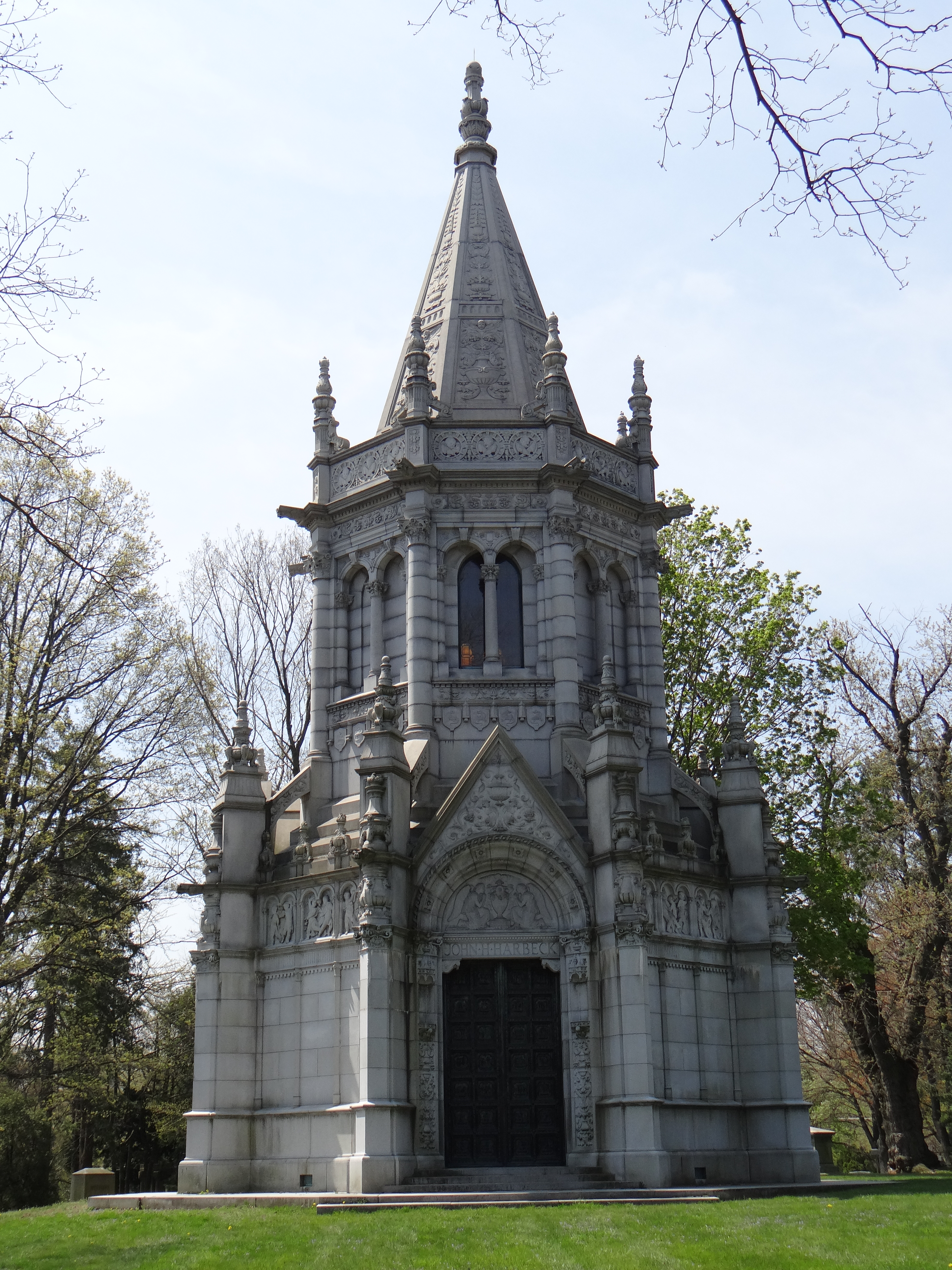 octagonal Harbeck Memorial Chapel