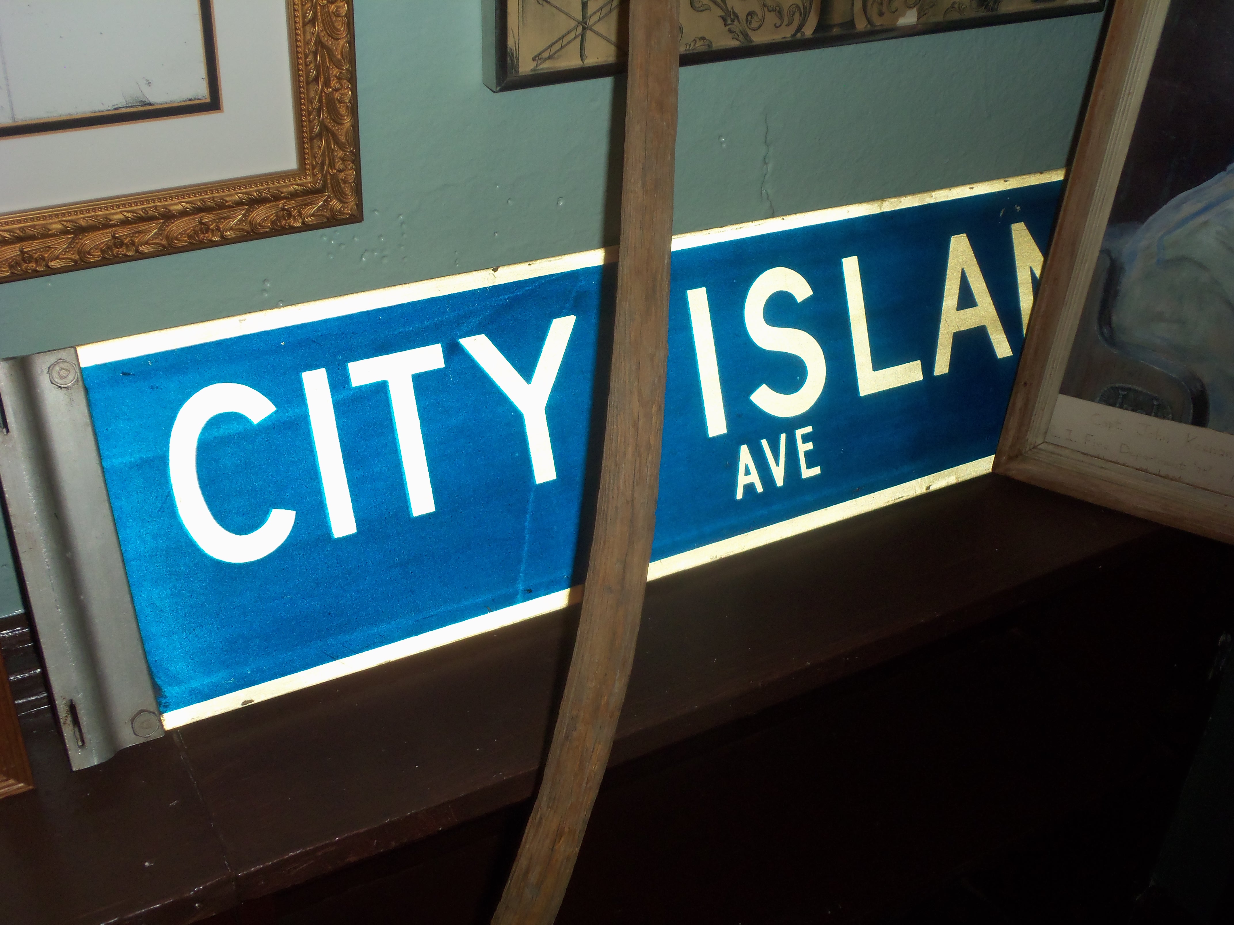 City Island blue and white street sign