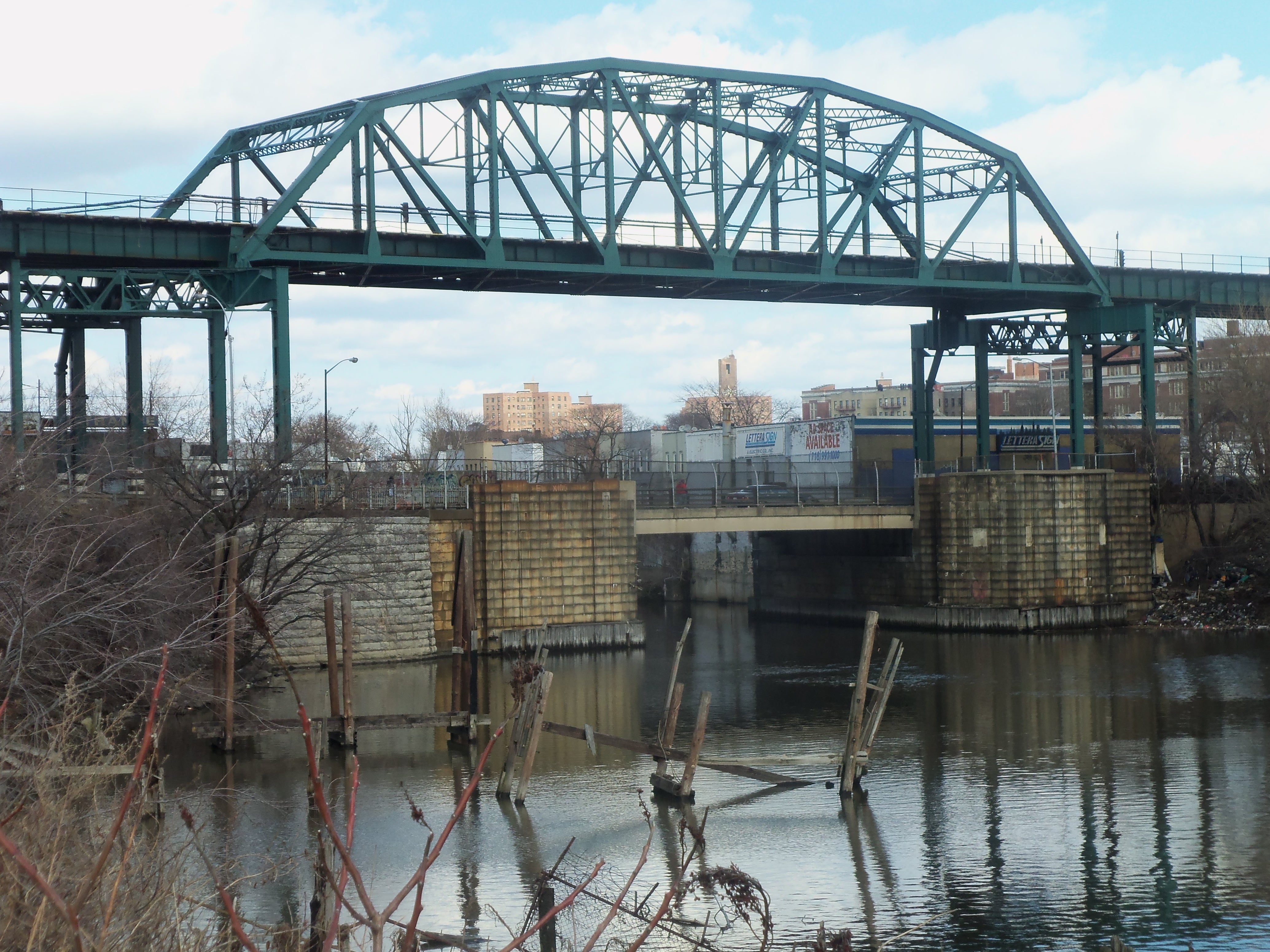 Two bridges over the Bronx River