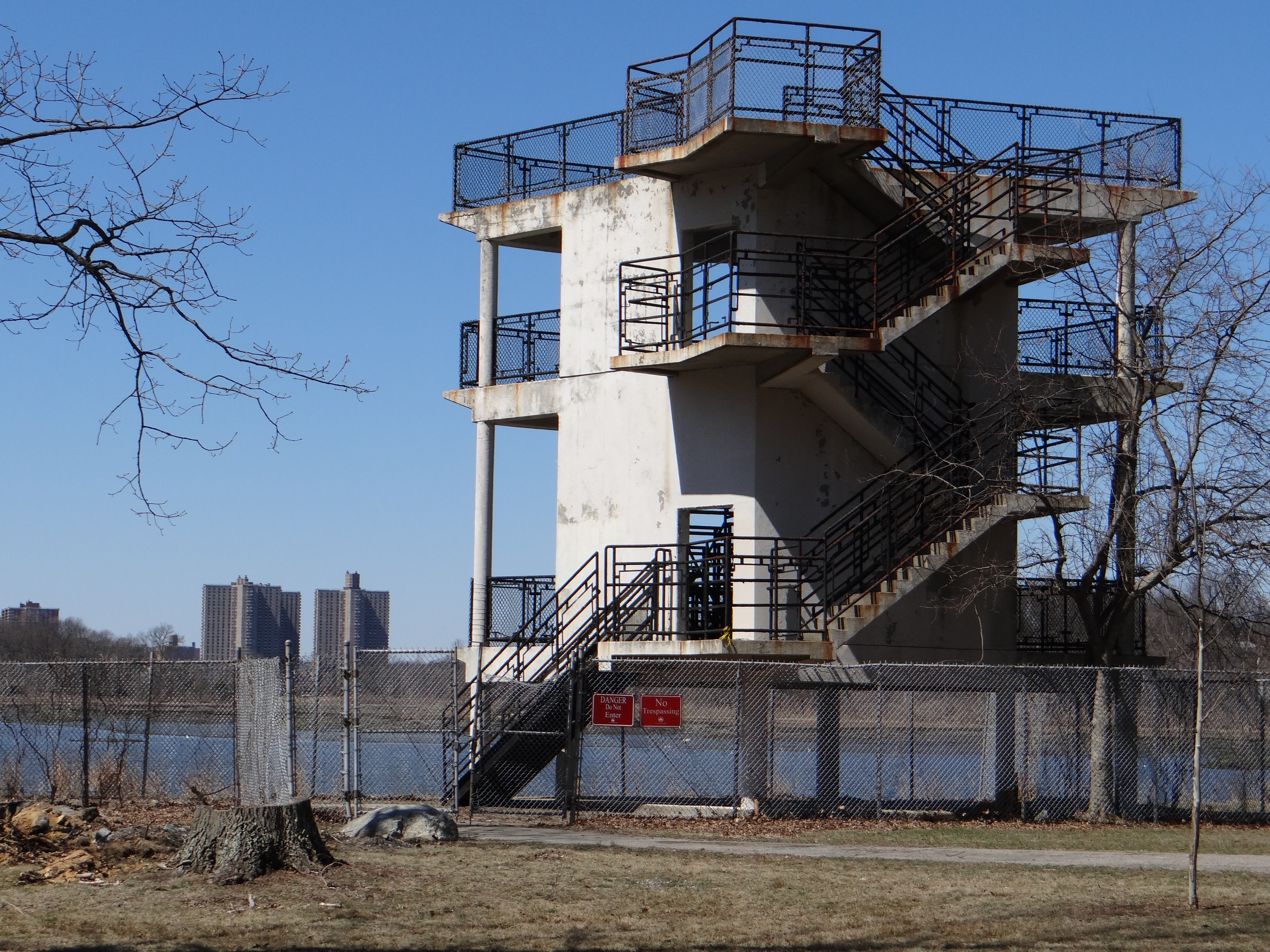 observation tower near Orchard Beach parking lot
