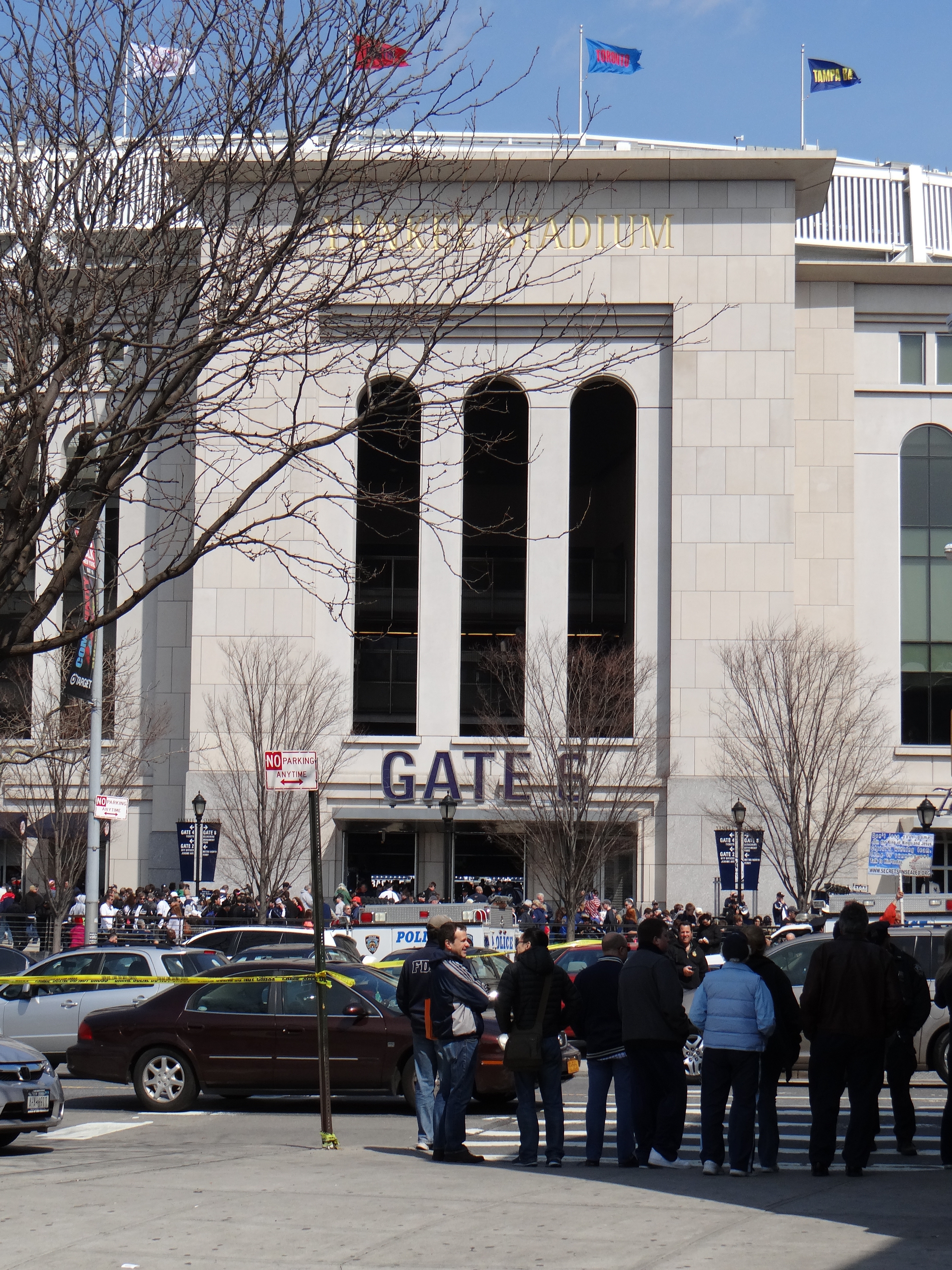 Yankee Stadium crowds at gate 6