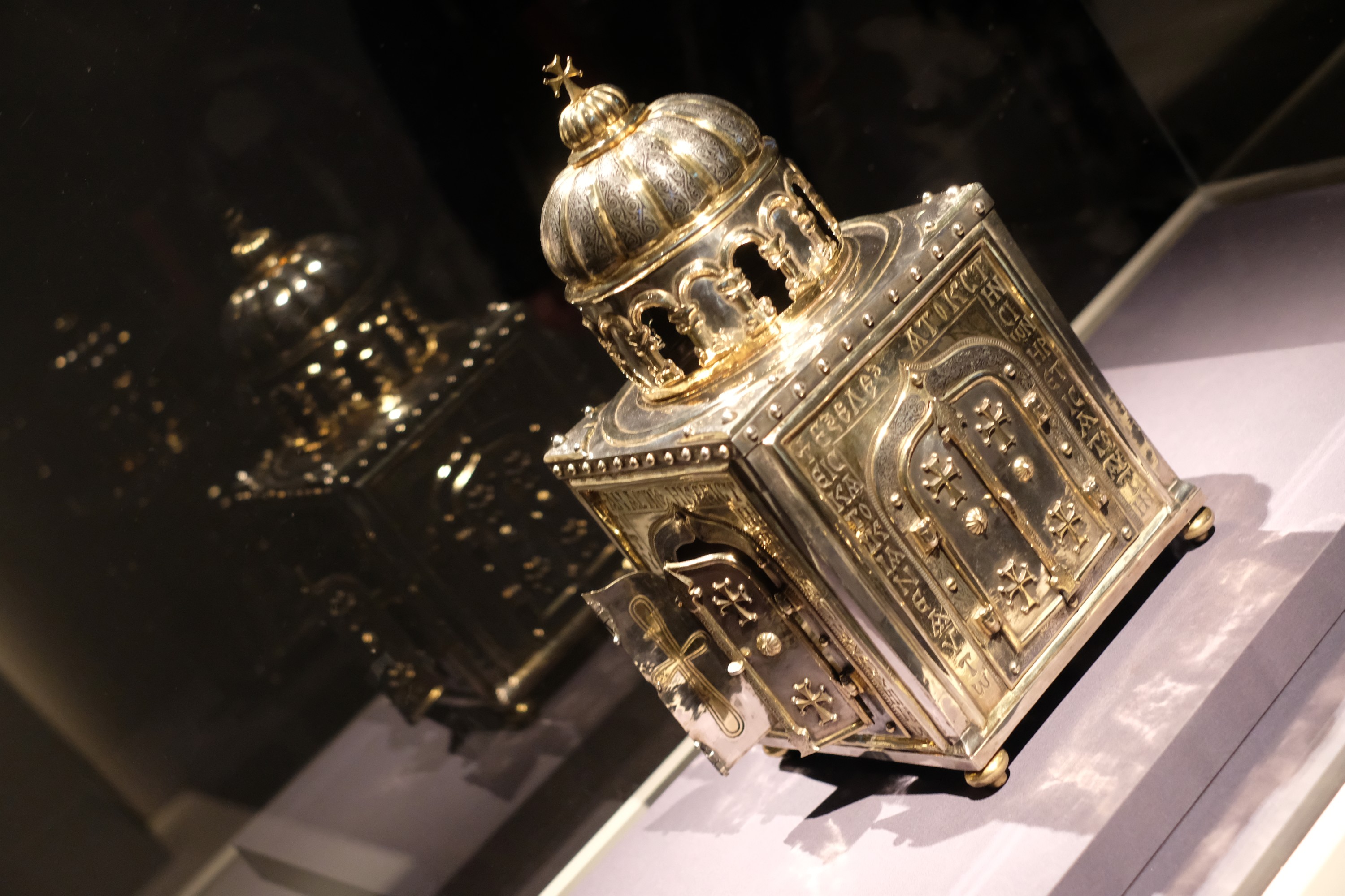 reliquary, to hold a saint's skull